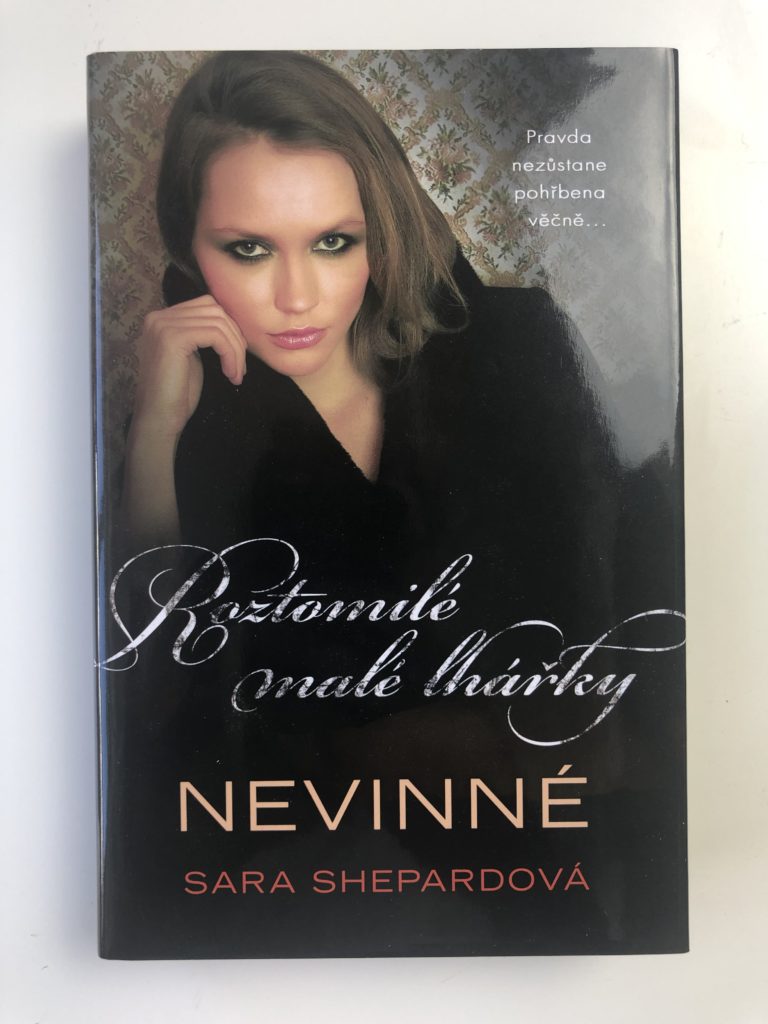 Levně Roztomilé malé lhářky: Nevinné (2) Pevná