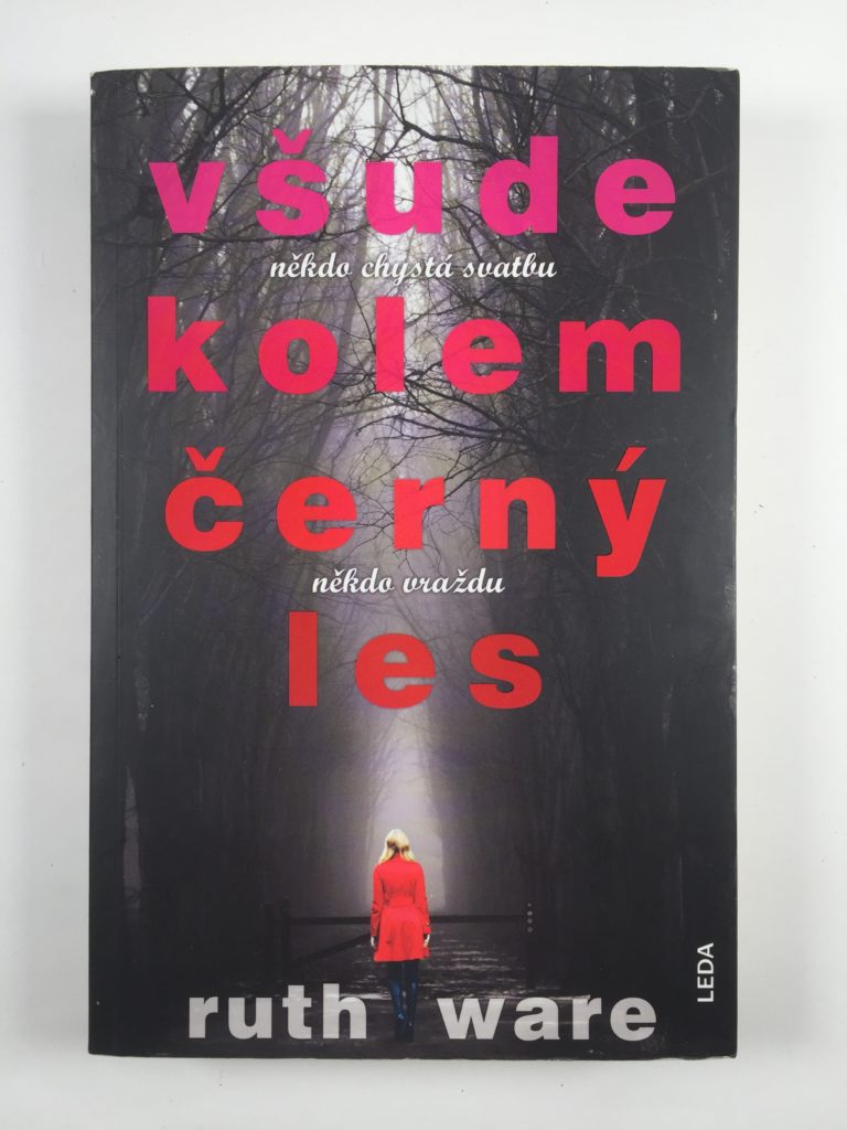 Levně Všude kolem černý les Měkká