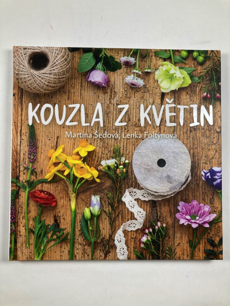 Levně Kouzla z květin