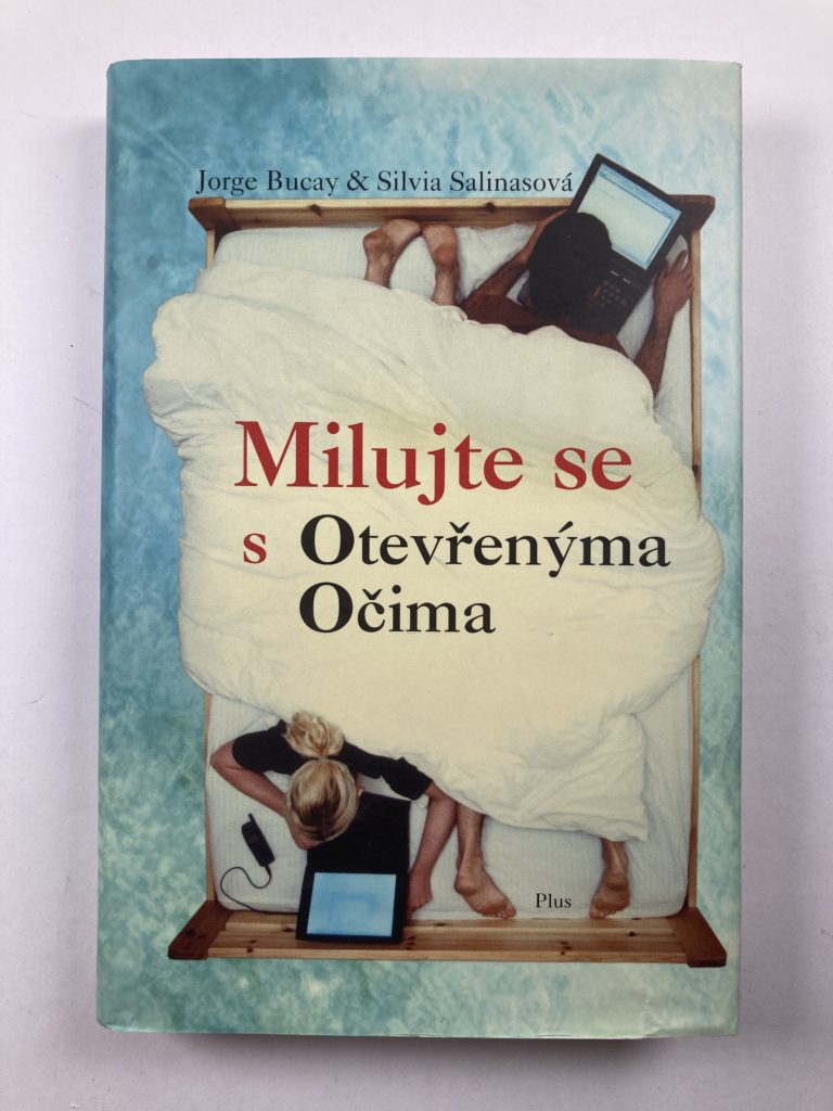 Levně Milujte se s otevřenýma očima Pevná
