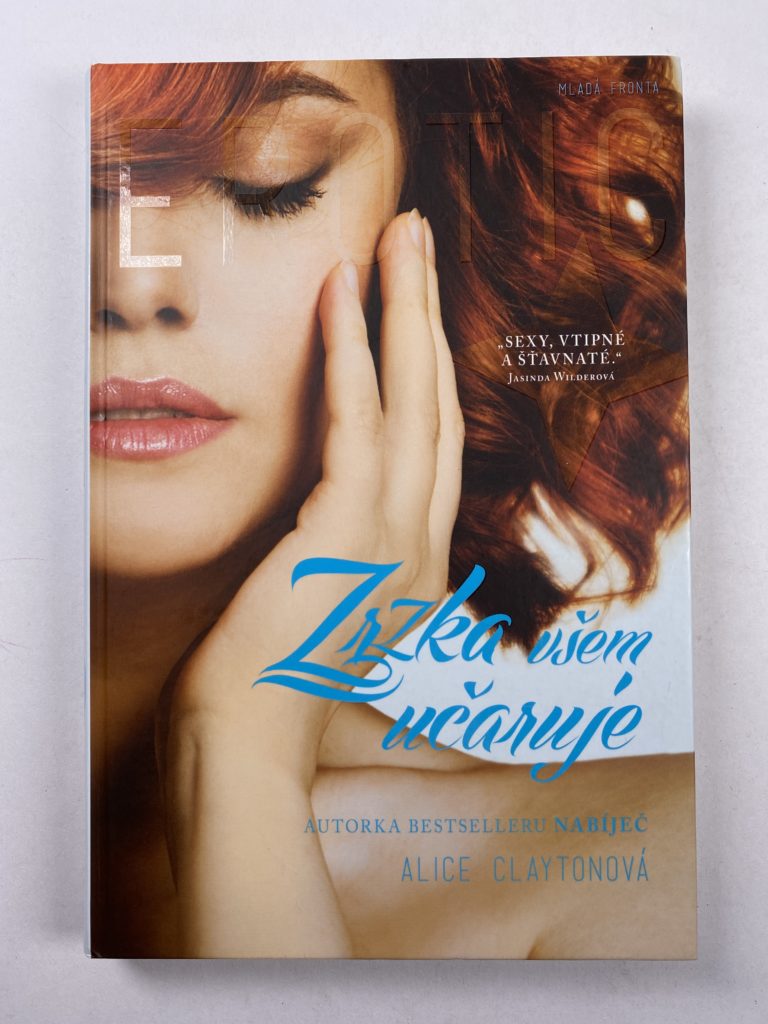 Levně Zrzka všem učaruje