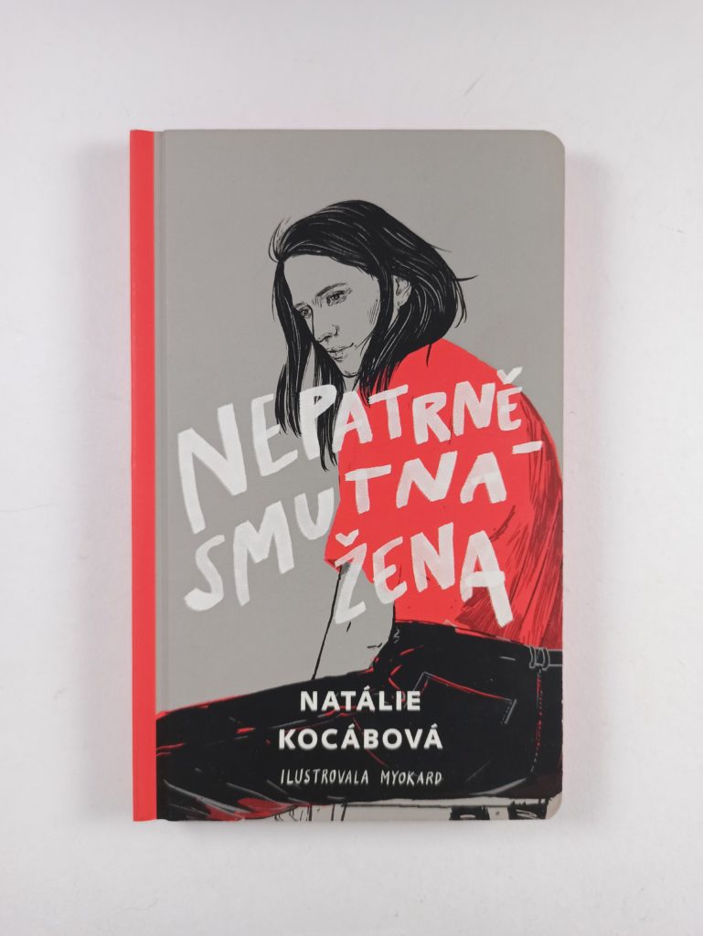 Nepatrně smutná žena