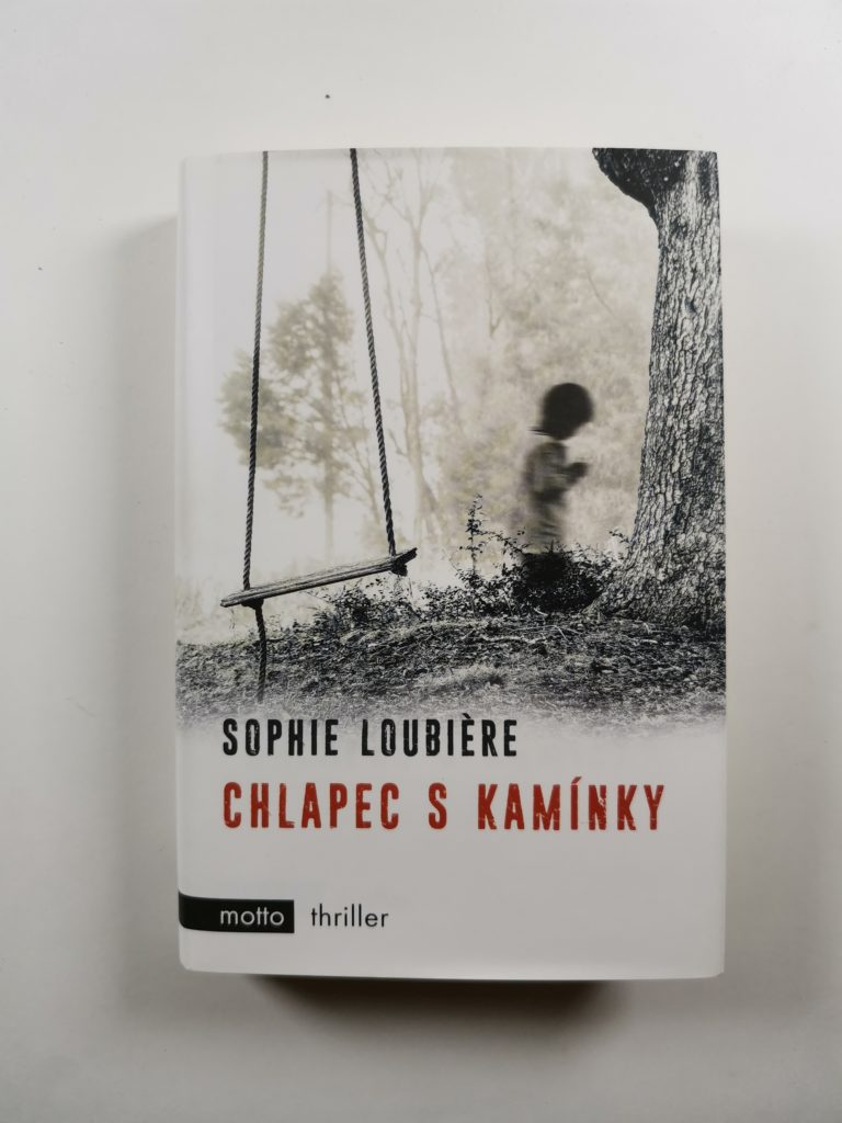 Levně Chlapec s kamínky
