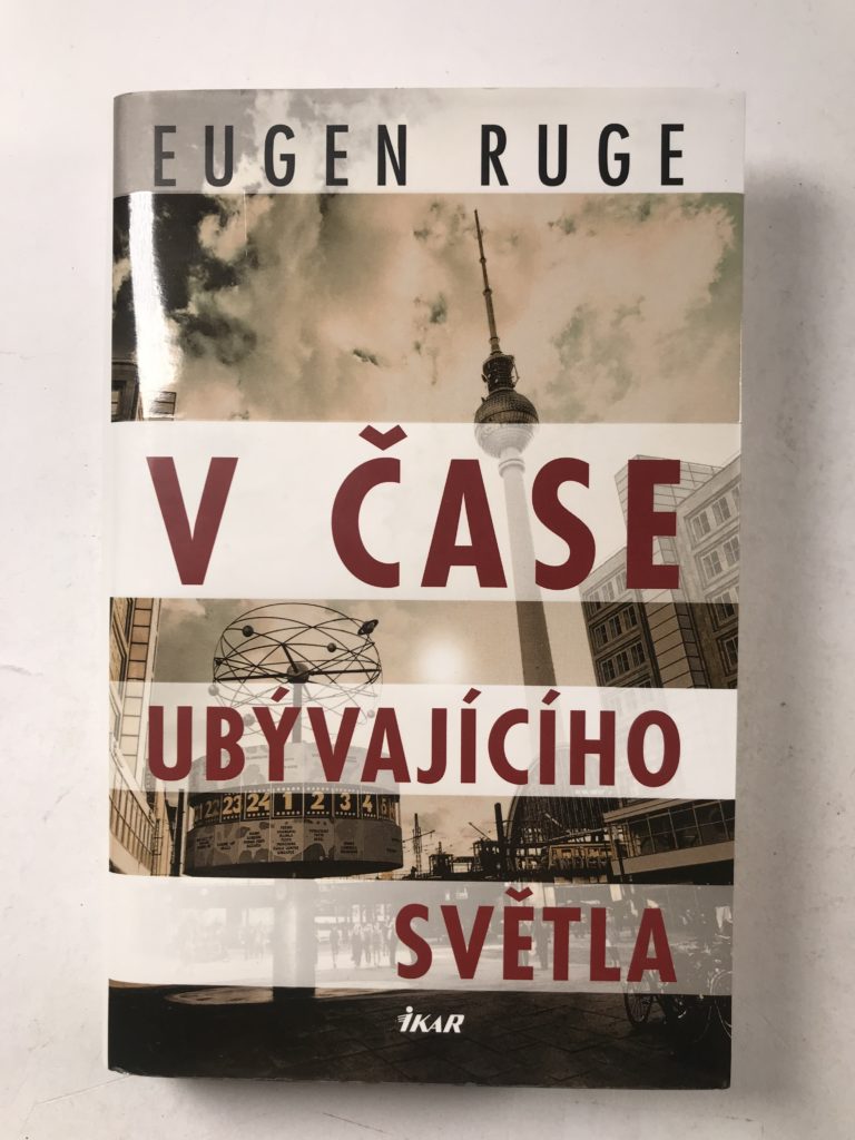 Levně V čase ubývajícího světla Pevná