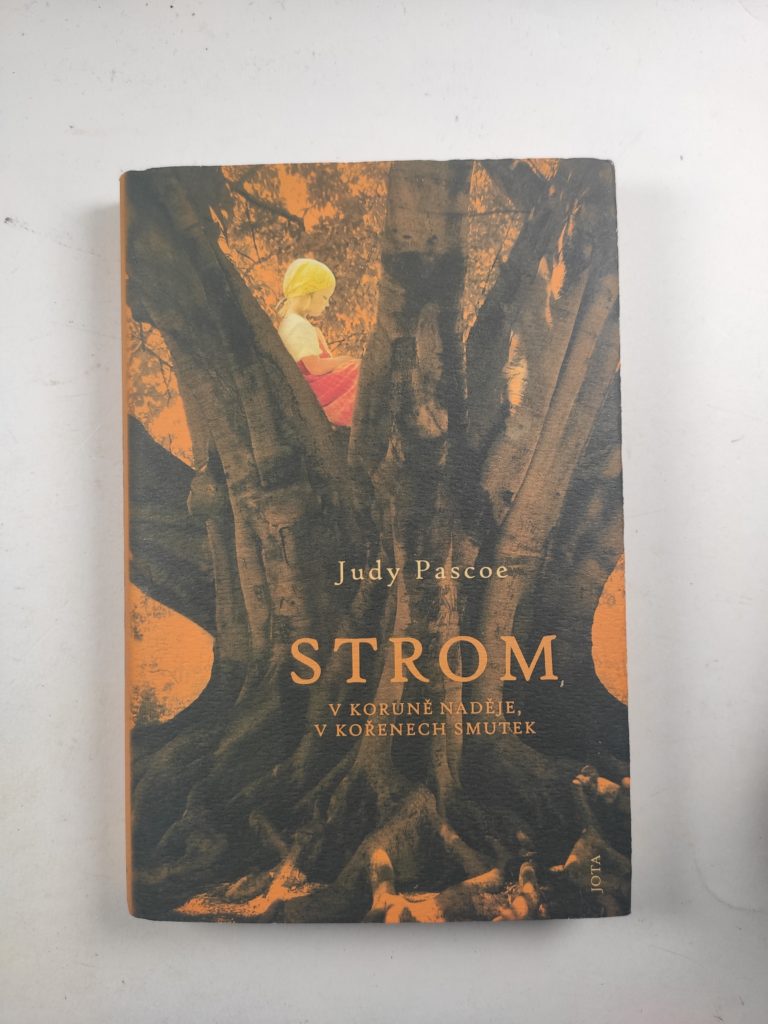 Levně Strom - V koruně naděje, v kořenech smutek