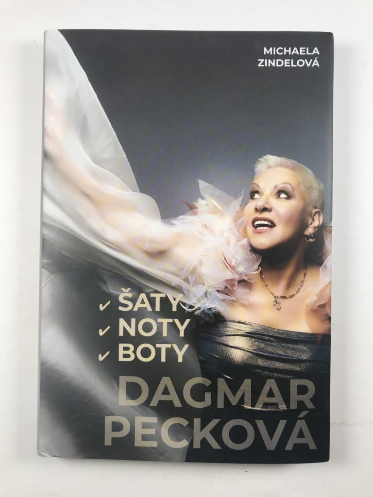 Levně Dagmar Pecková – Šaty noty boty
