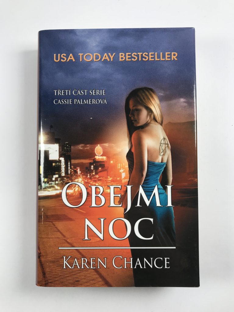 Levně Obejmi noc: Cassie Palmer 3