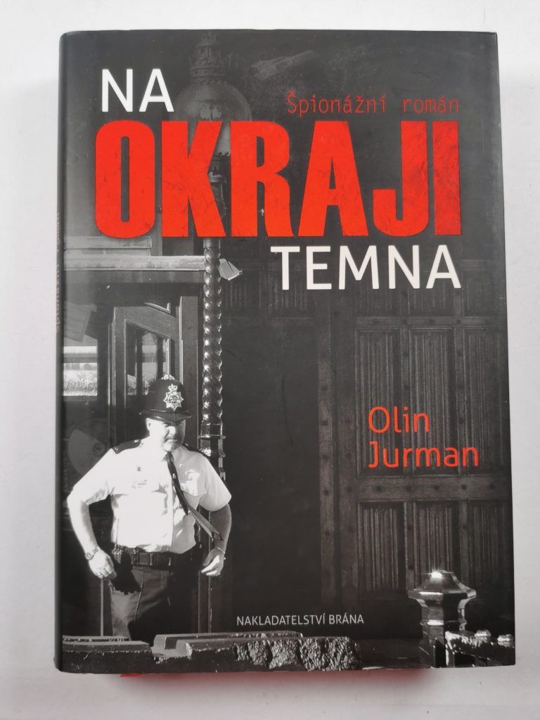 Levně Na okraji temna Pevná