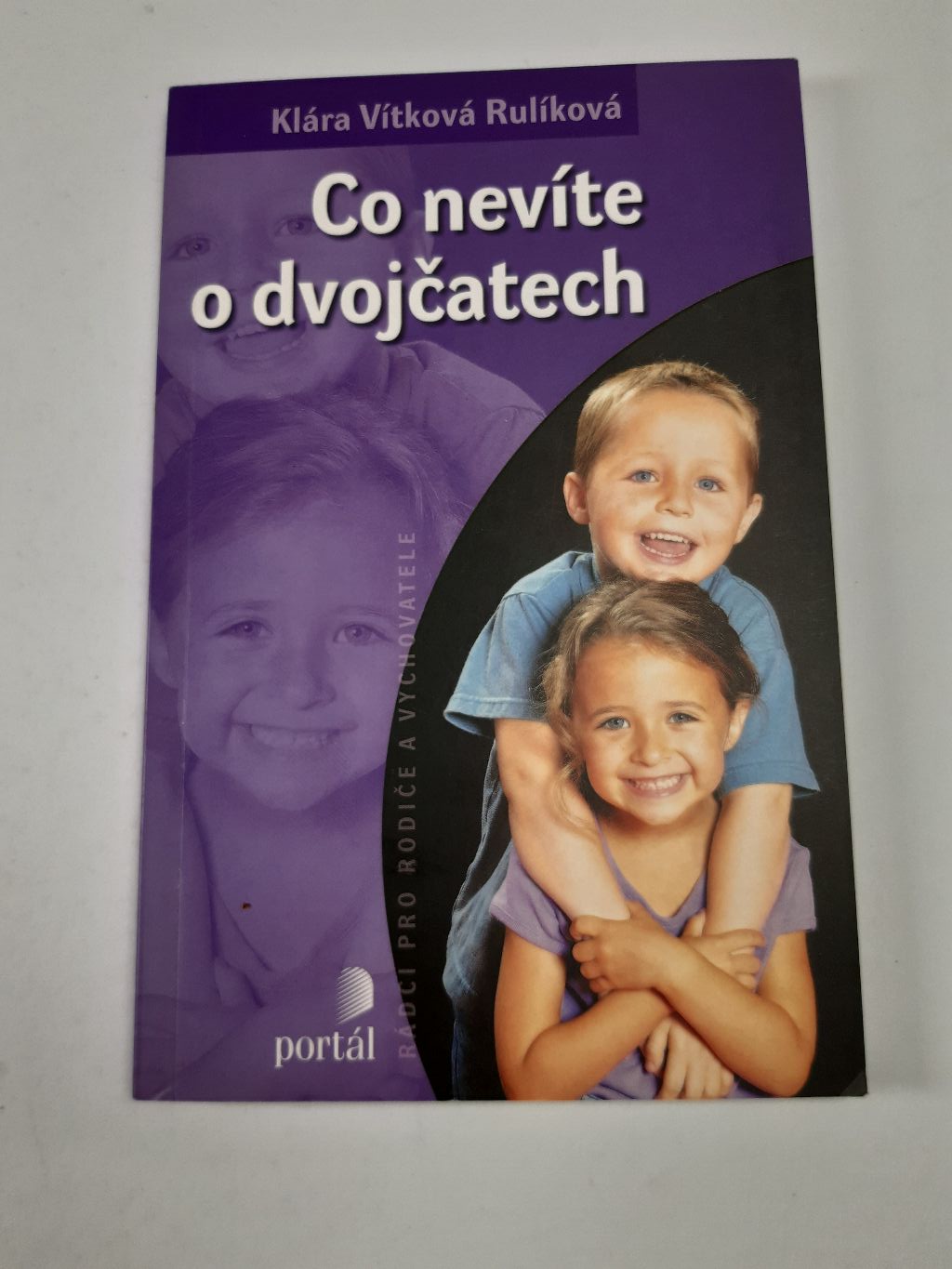 Levně Co nevíte o dvojčatech