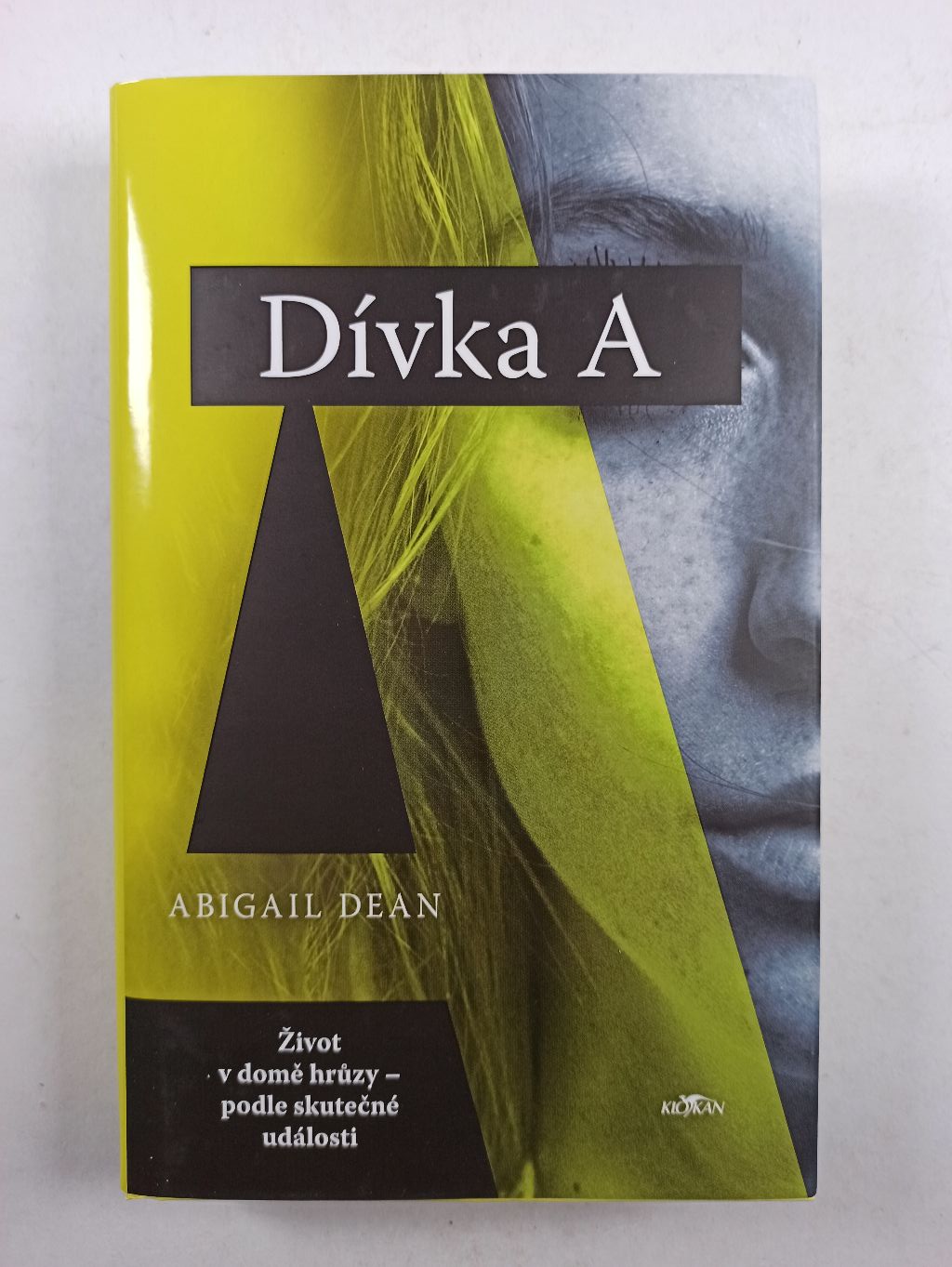 Levně Dívka A