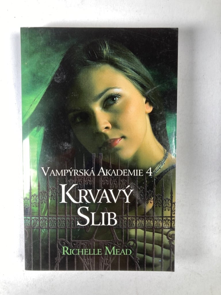 Vampýrská akademie: Krvavý slib (4) Měkká (2010)