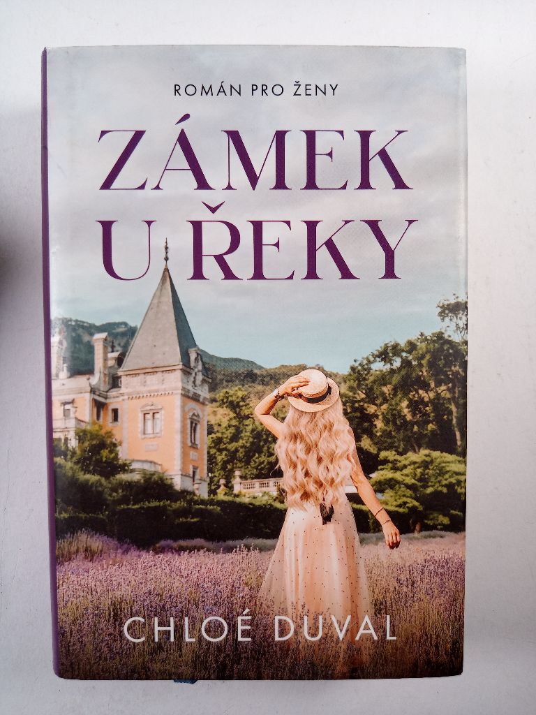 Levně Zámek u řeky