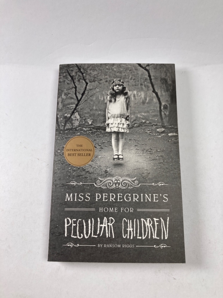 Levně Miss Peregrine's Home for Peculiar Children Pevná (2012)