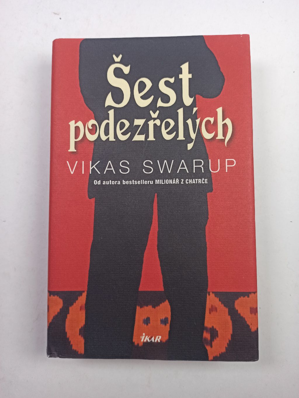 Levně Šest podezřelých