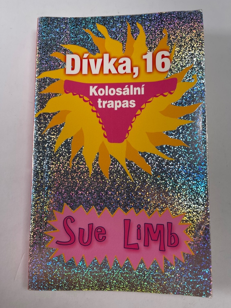 Levně Dívka, 16: Kolosální trapas Měkká (2012)