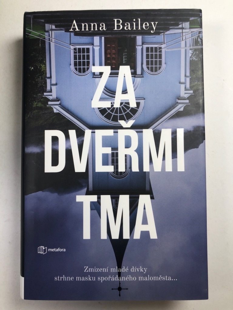 Levně Za dveřmi tma