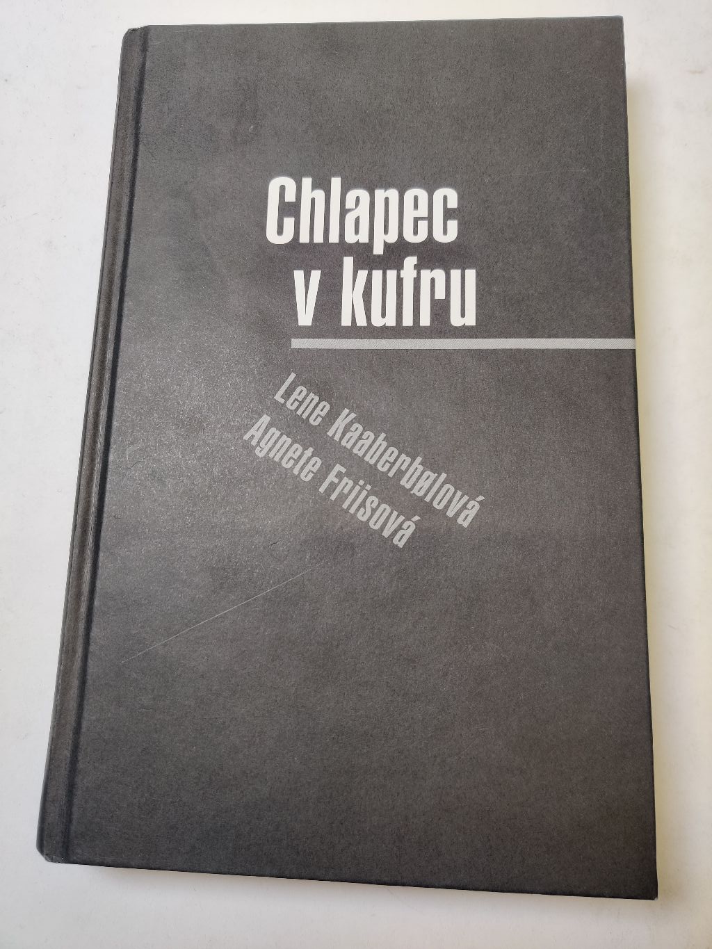 Chlapec v kufru Bez obalu