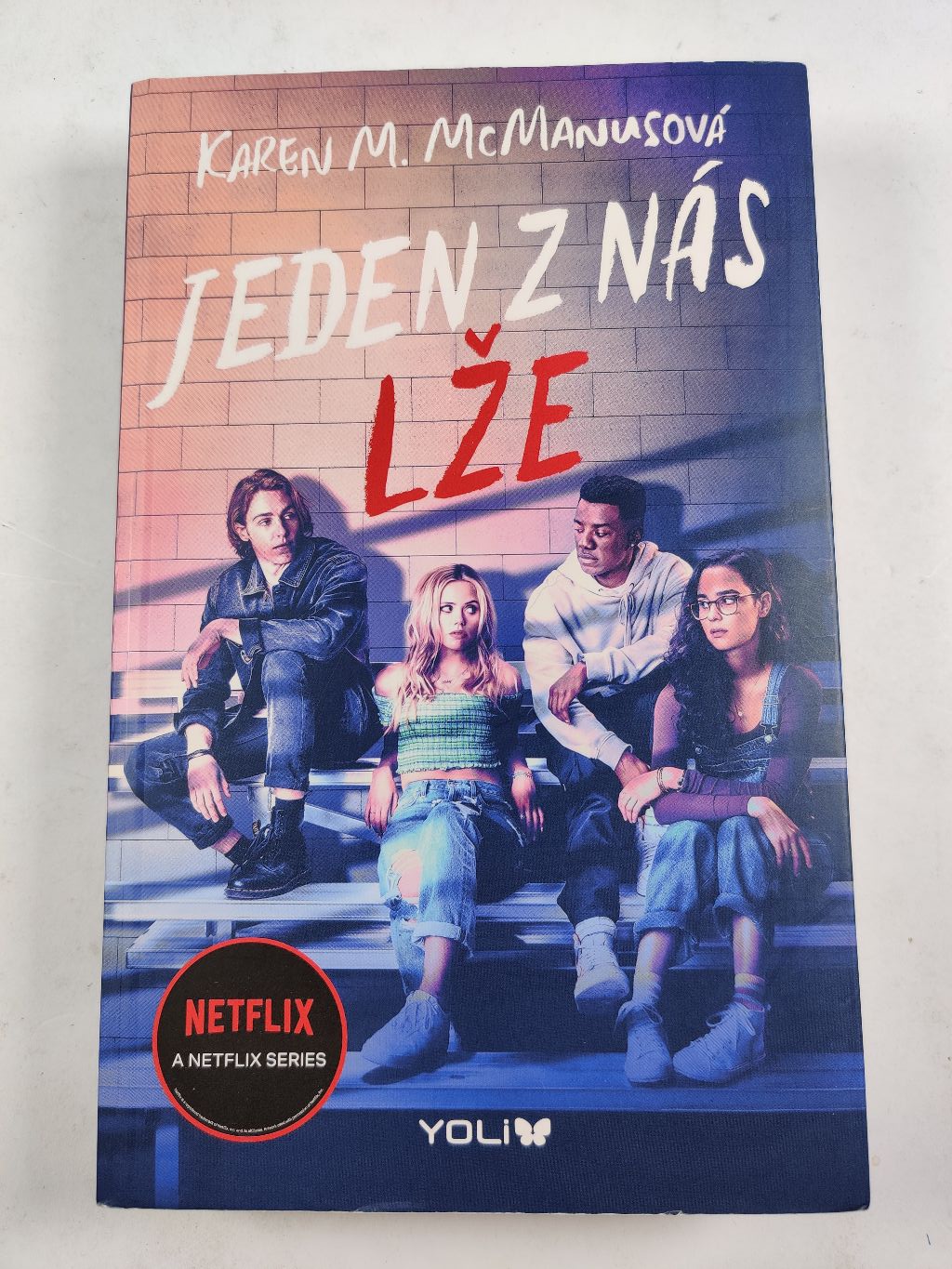 Levně Jeden z nás lže Měkká (2022)