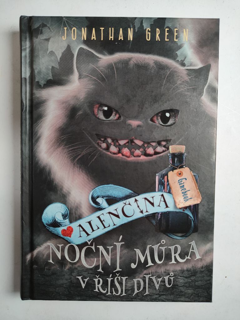 Levně Alenčina noční můra v Říši divů Pevná (2020)