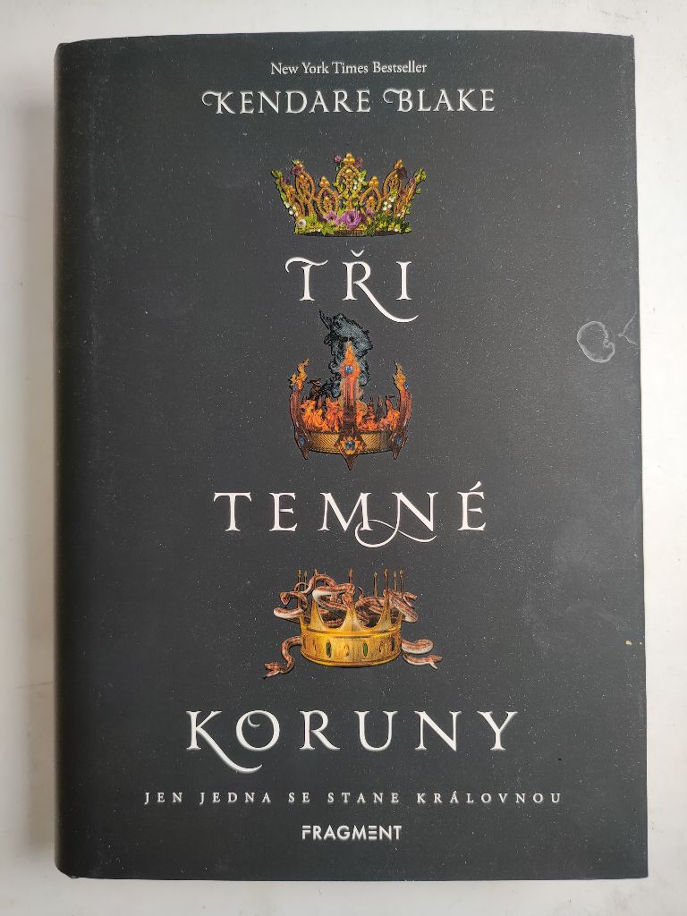 Levně Tři temné koruny Pevná (2022)