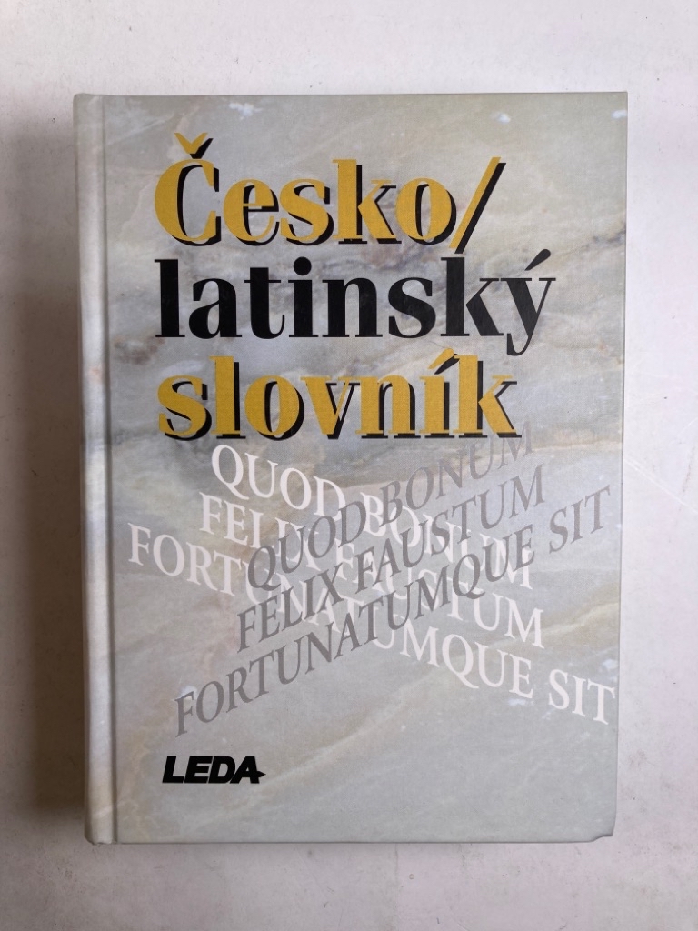 Levně Česko/latinský slovník Pevná (2003)