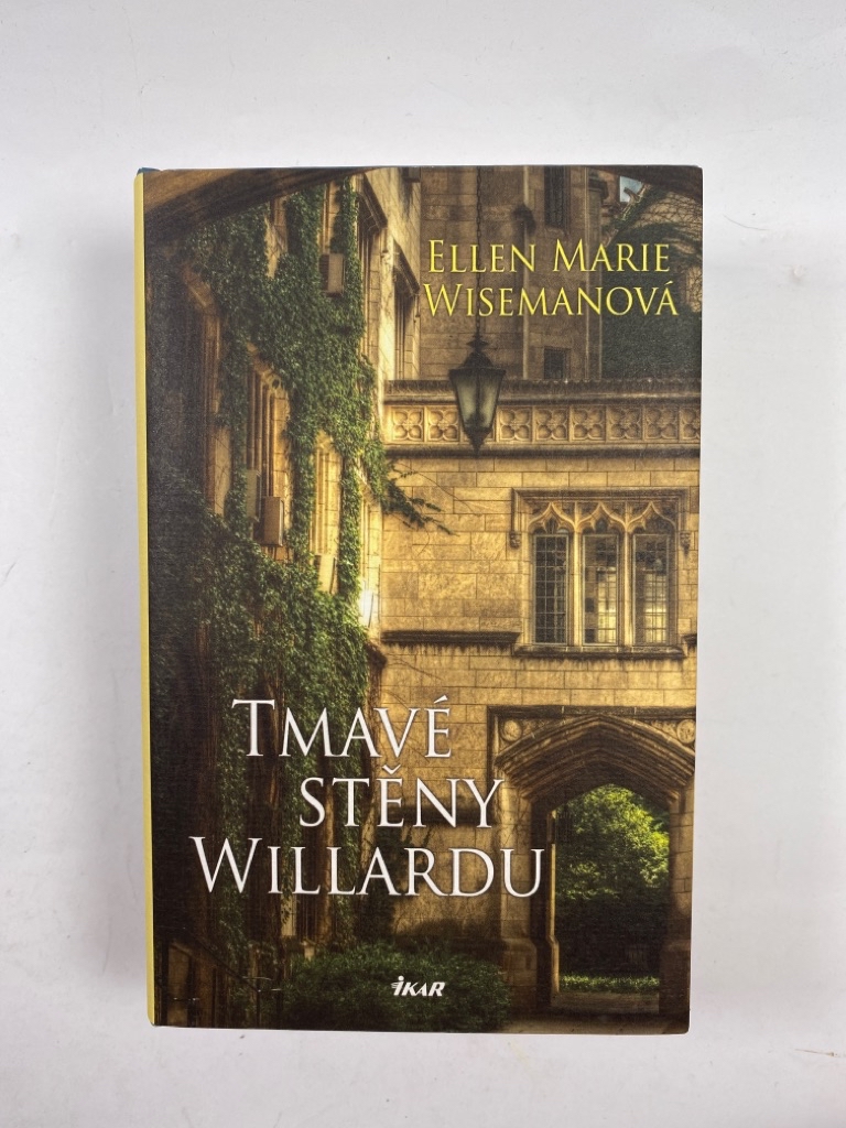 Tmavé stěny Willardu Pevná (2022)