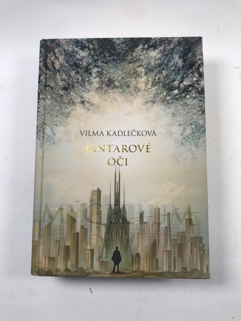 Levně Mycelium I: Jantarové oči Pevná (2021)
