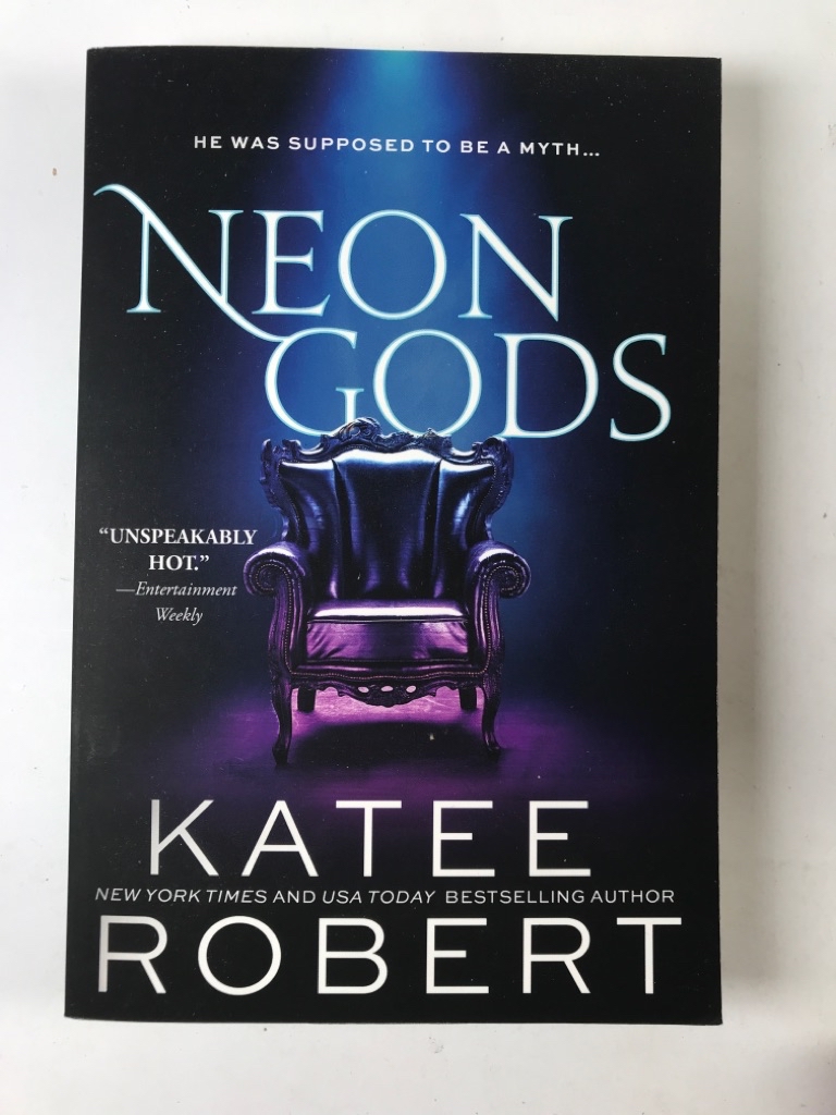Levně Dark Olympus: Neon Gods (1) Měkká (2021)