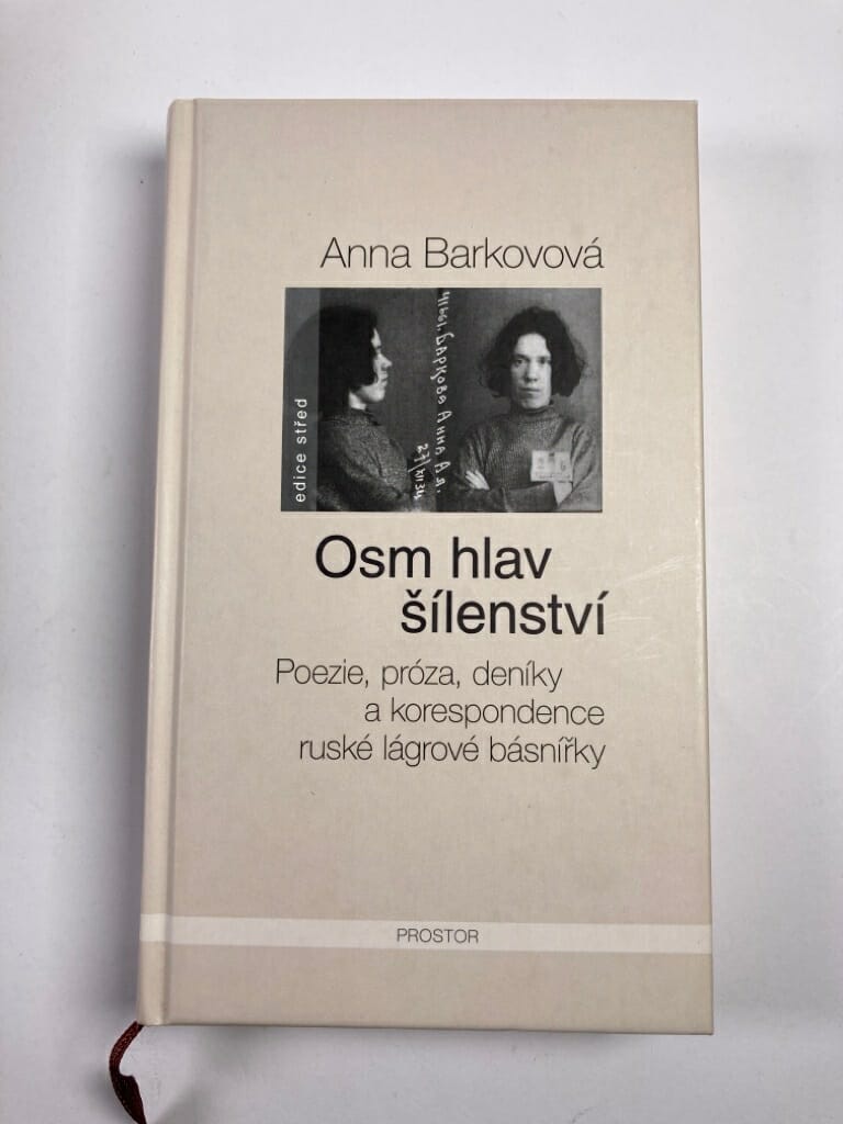 Levně Osm hlav šílenství