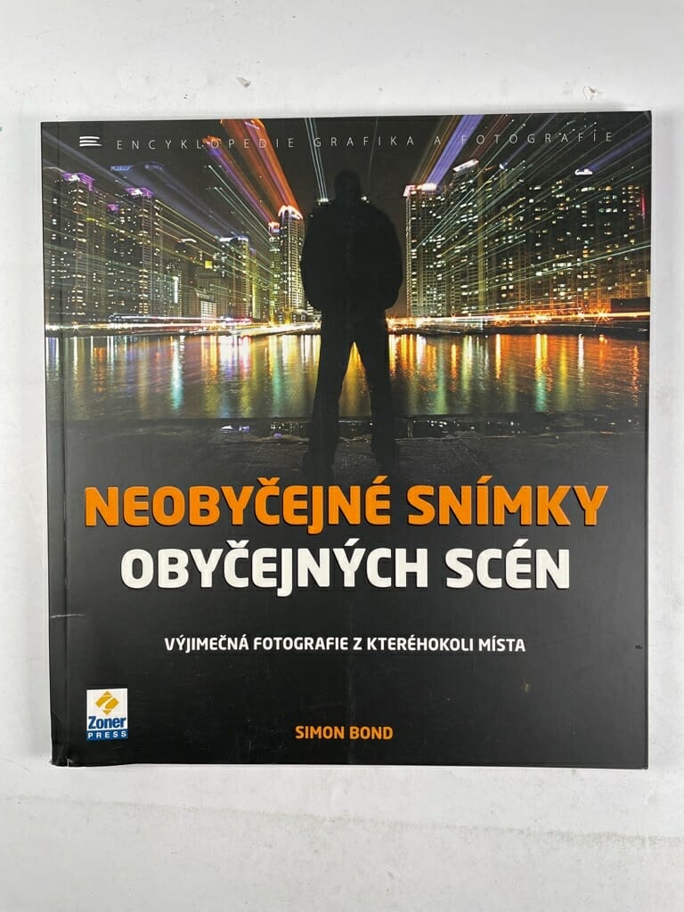 Levně Neobyčejné snímky obyčejných scén