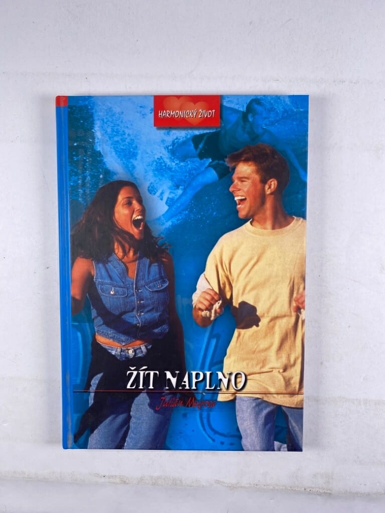 Žít naplno kniha o dospívání Pevná (2003)