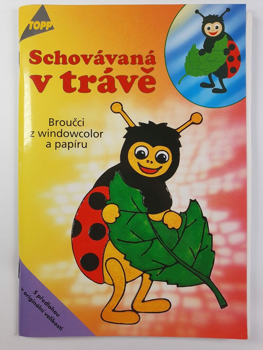 Levně Schovávaná v trávě: broučci z windowcolor a papíru
