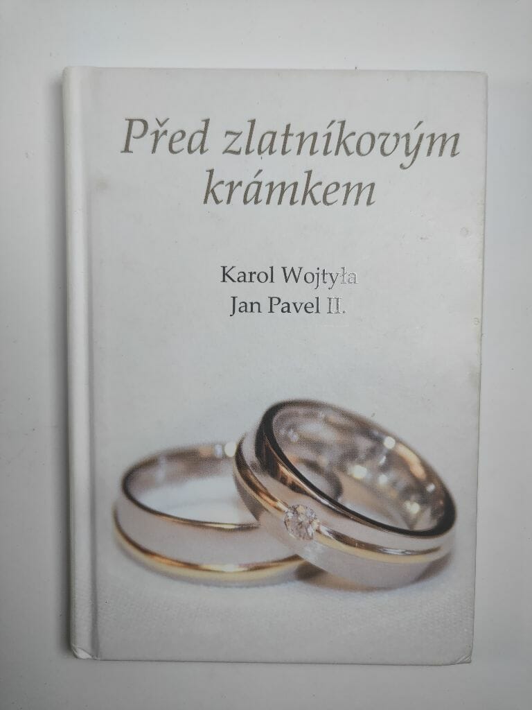 Před zlatníkovým krámkem