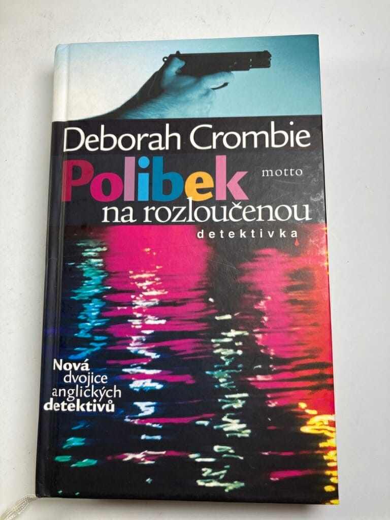 Kincaid - Jamesová: Polibek na rozloučenou (6) Pevná 1