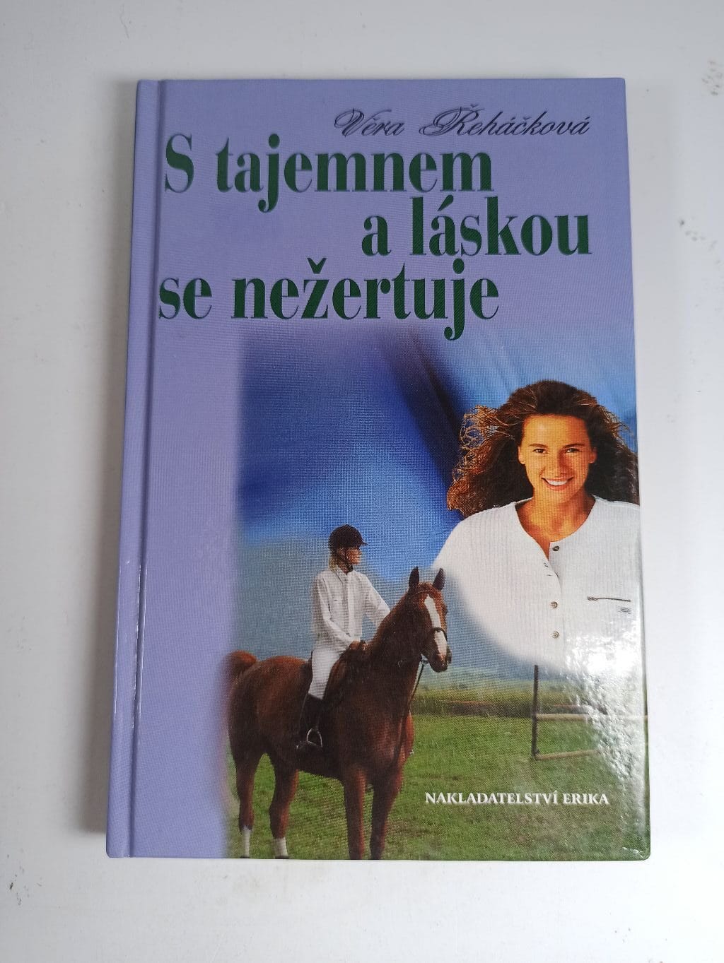 Levně S tajemnem a láskou se nežertuje