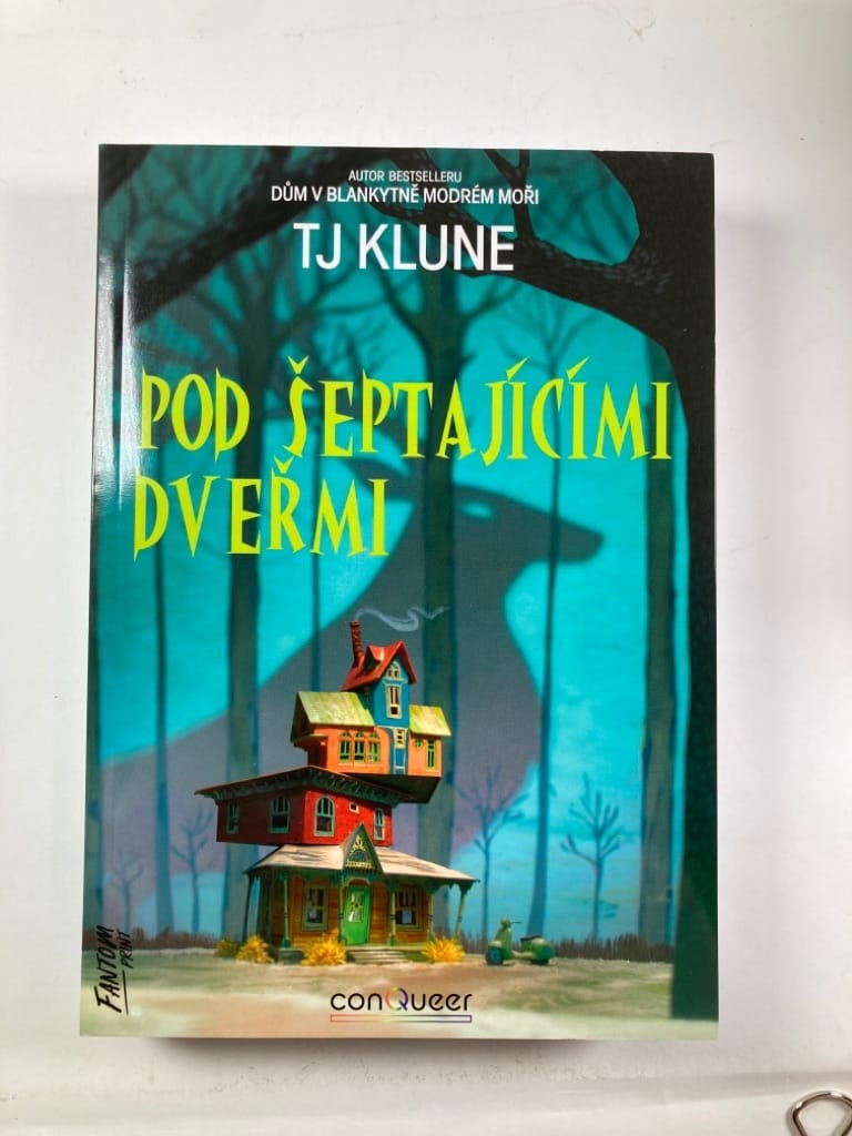 Levně Pod šeptajícími dveřmi Měkká