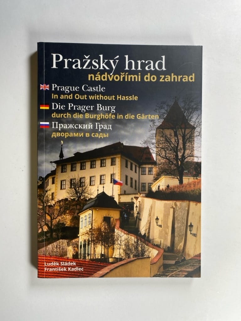 Levně Pražský hrad, nádvořími do zahrad