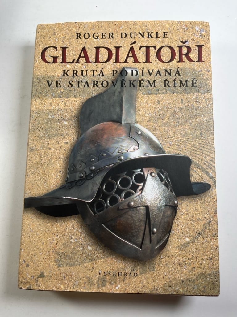 Levně Gladiátoři Pevná