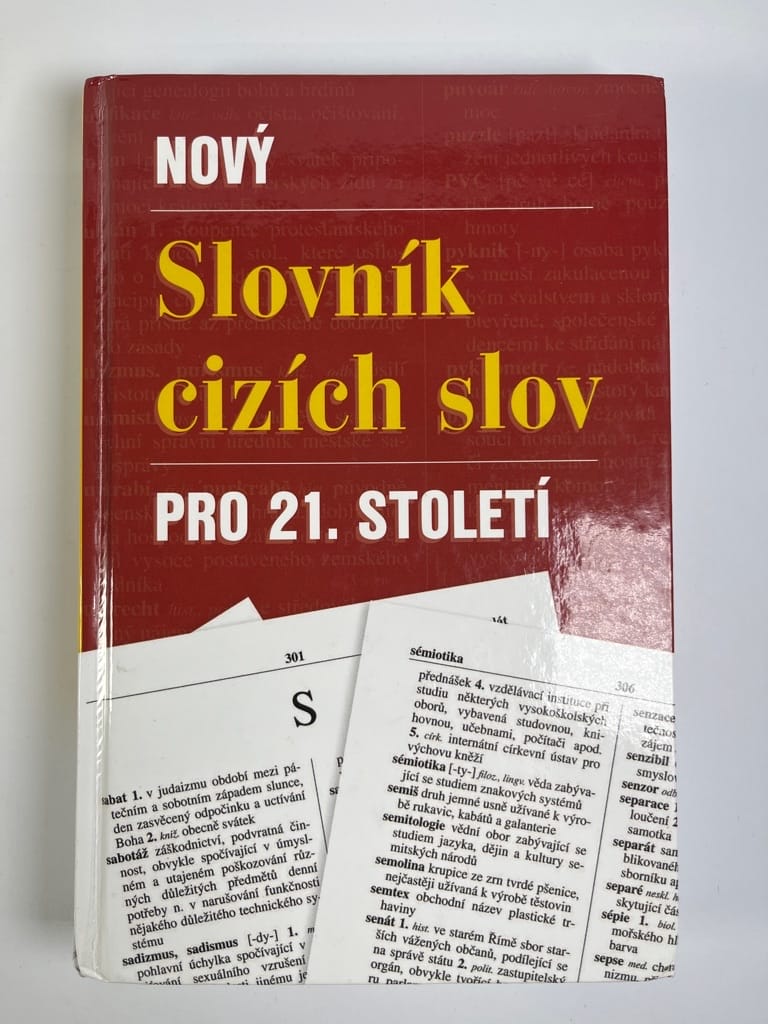 Levně Nový slovník cizích slov pro 21. století Pevná