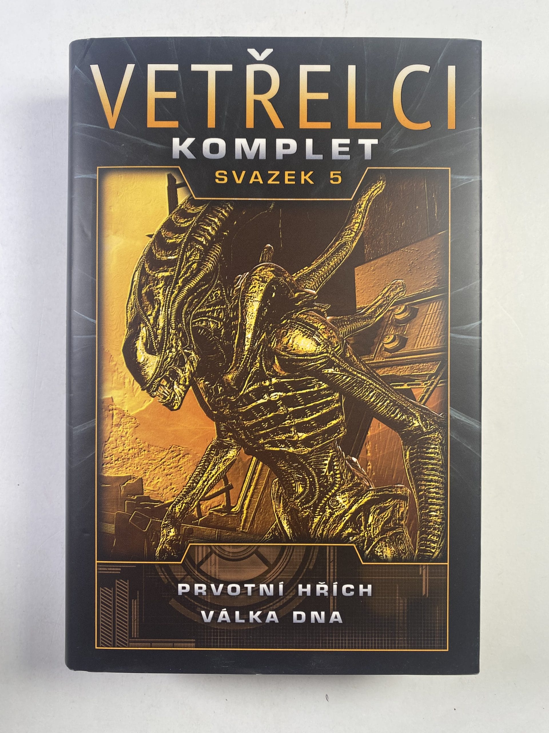 Vetřelci komplet - svazek 5 (Prvotní hřích; Válka DNA)