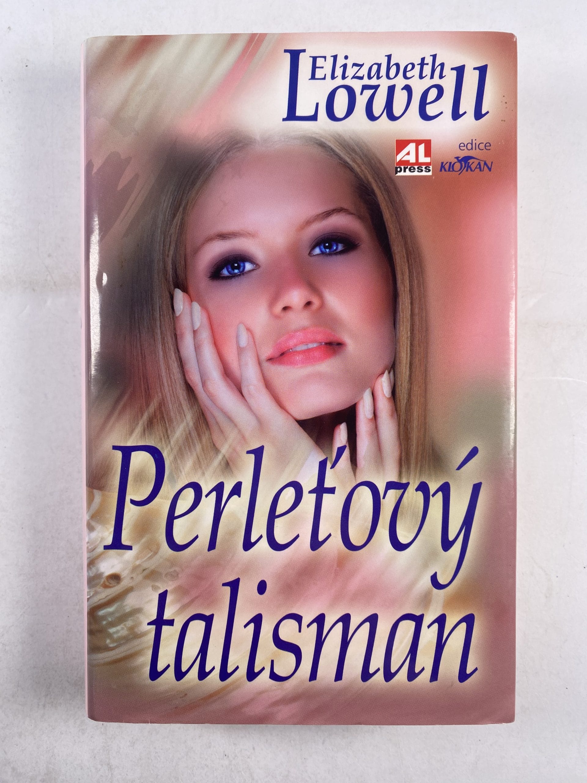 Levně Perleťový talisman