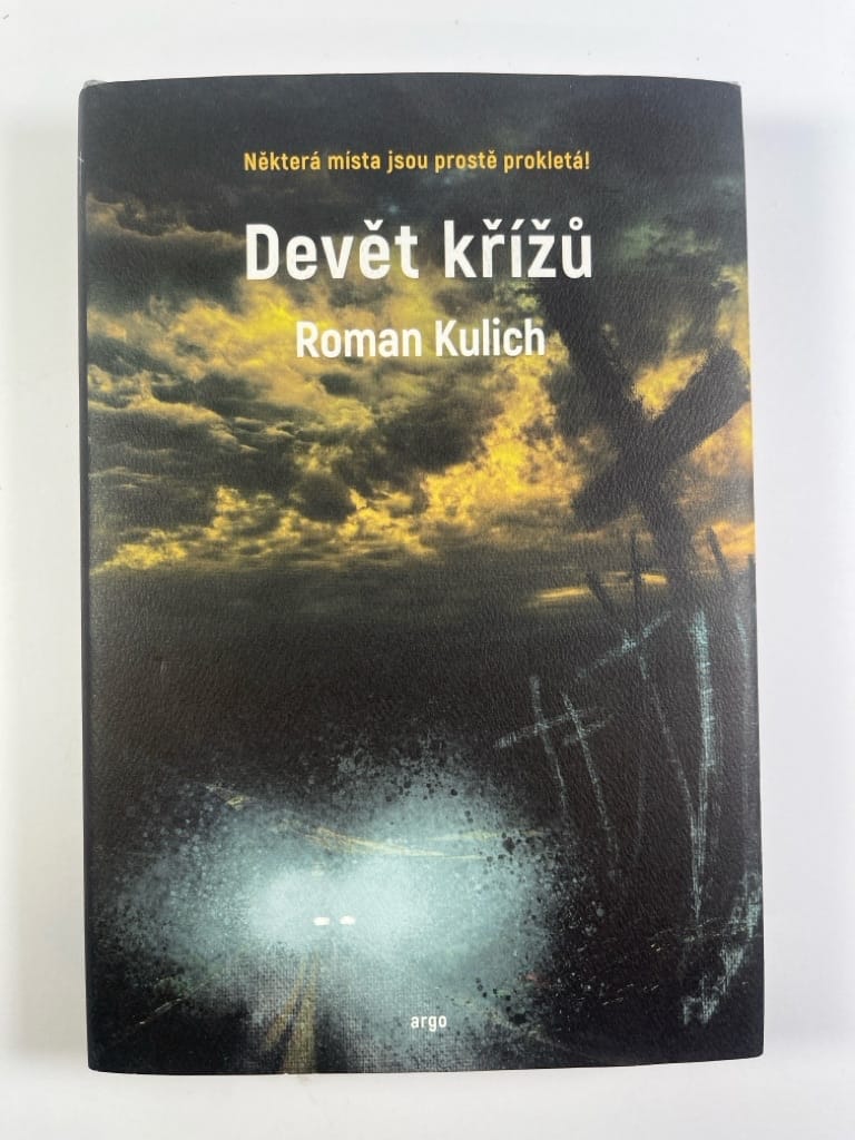 Levně Devět křížů