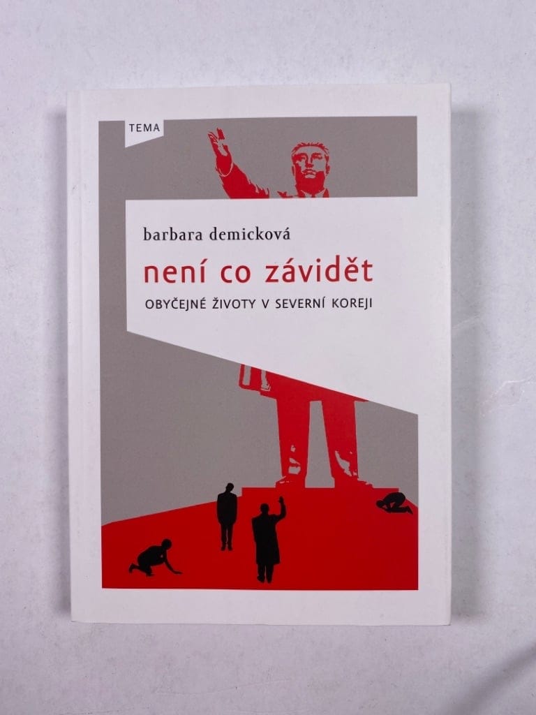 Levně Není co závidět: Obyčejné životy v Severní Koreji Pevná (2014)