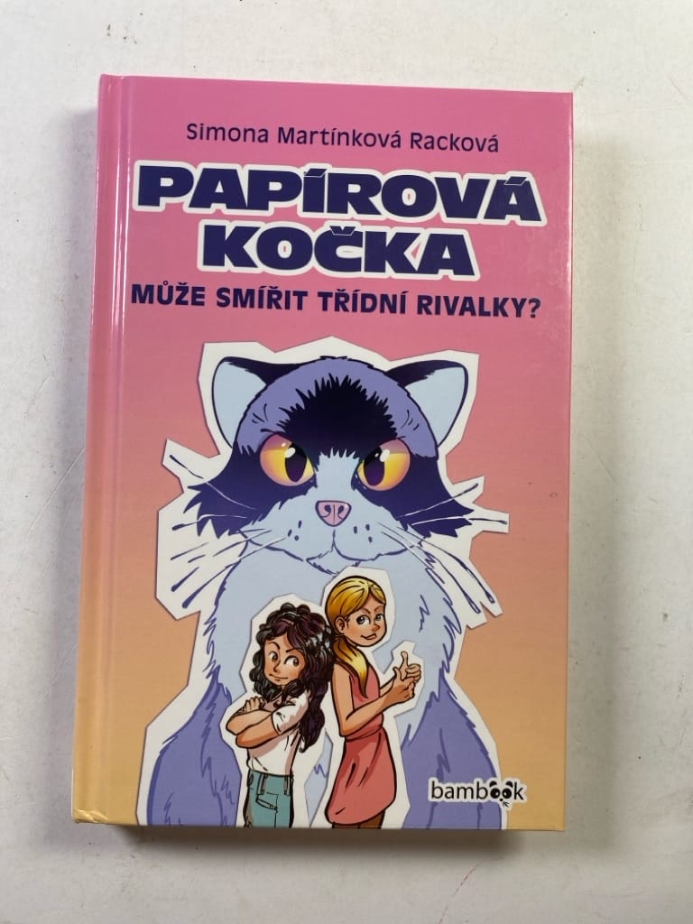 Papírová kočka: může smířit třídní rivalky?