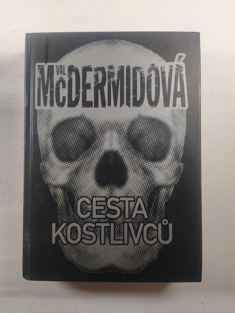 Levně Karen Pirieová: Cesta kostlivců (3) Bez obalu (2015)