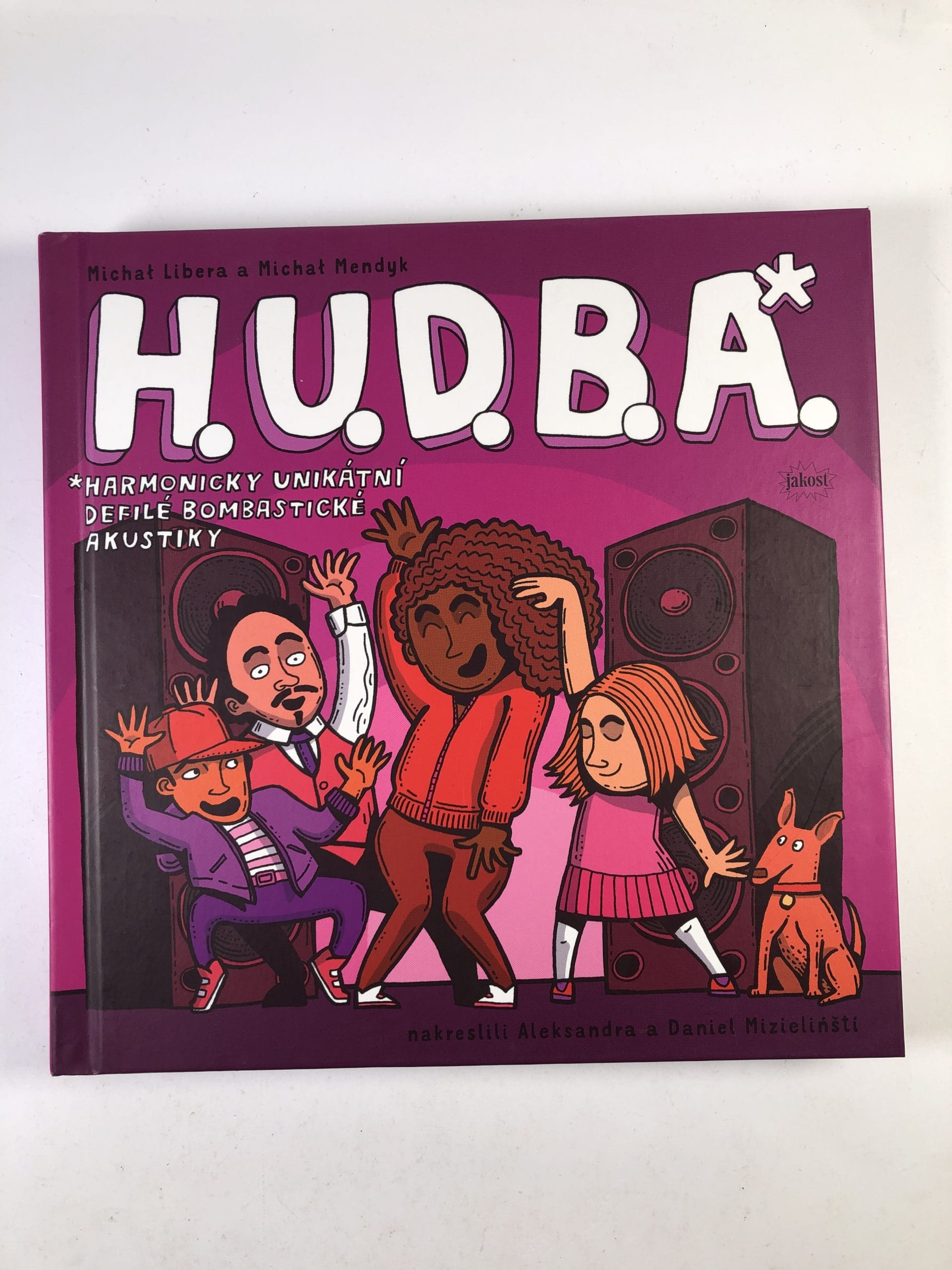 H.U.D.B.A.: harmonicky unikátní defilé bombastické akustiky