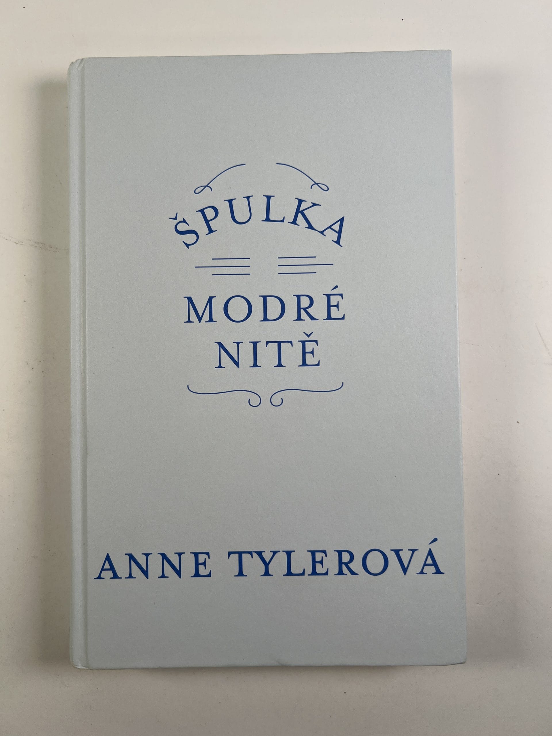 Špulka modré nitě Bez obalu
