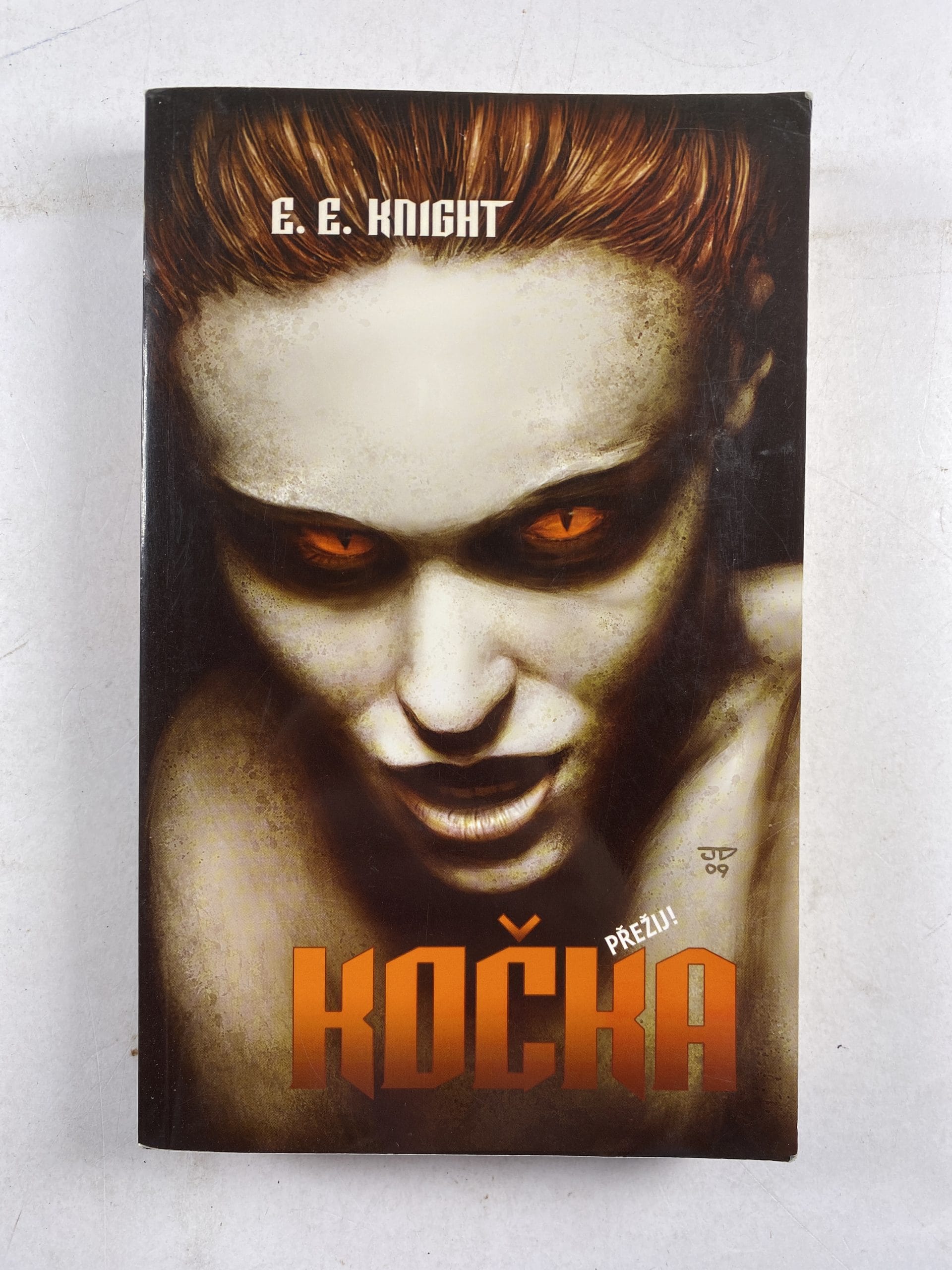 Země upírů: Kočka (2)