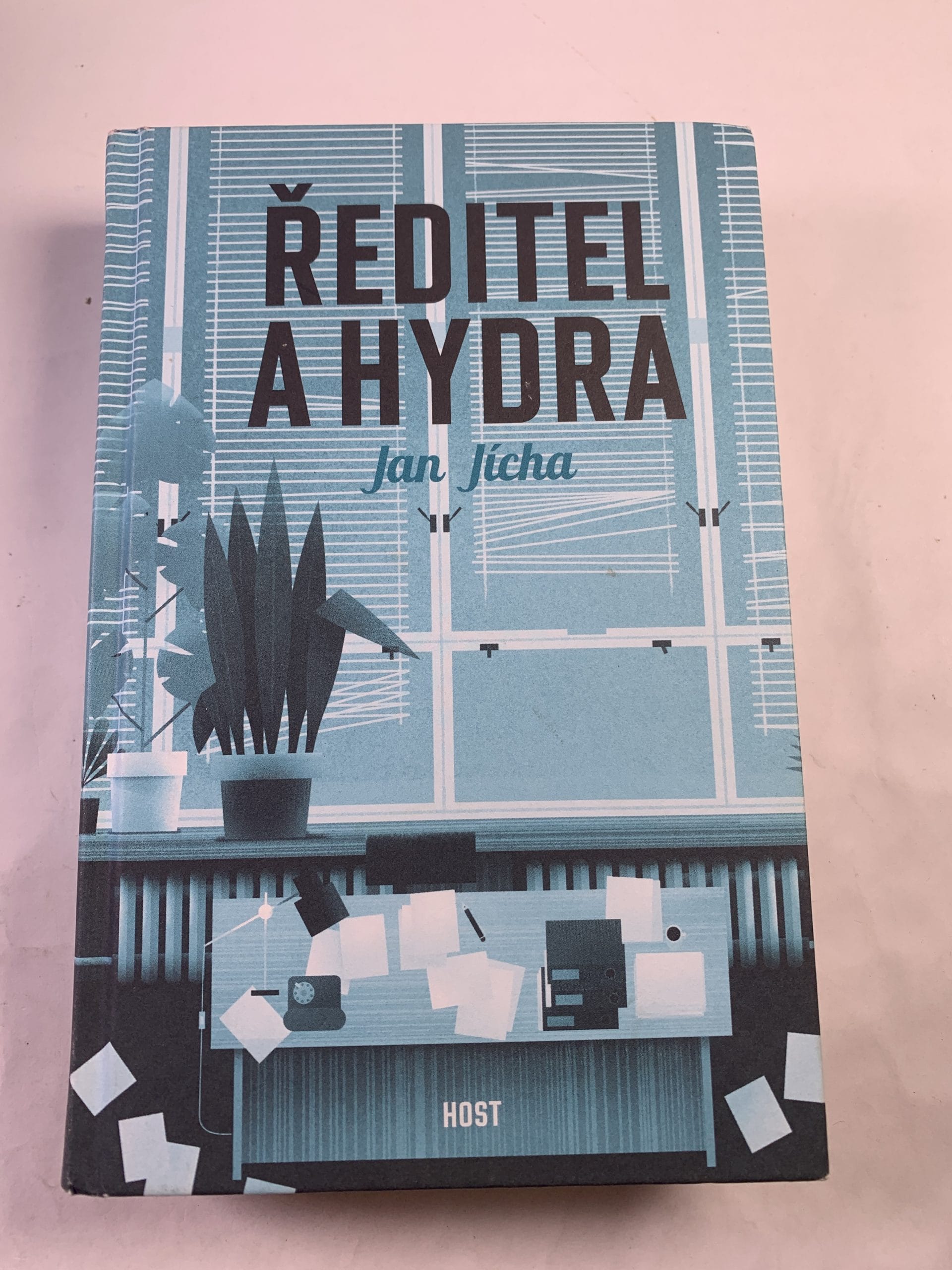 Levně Ředitel a hydra Bez obalu