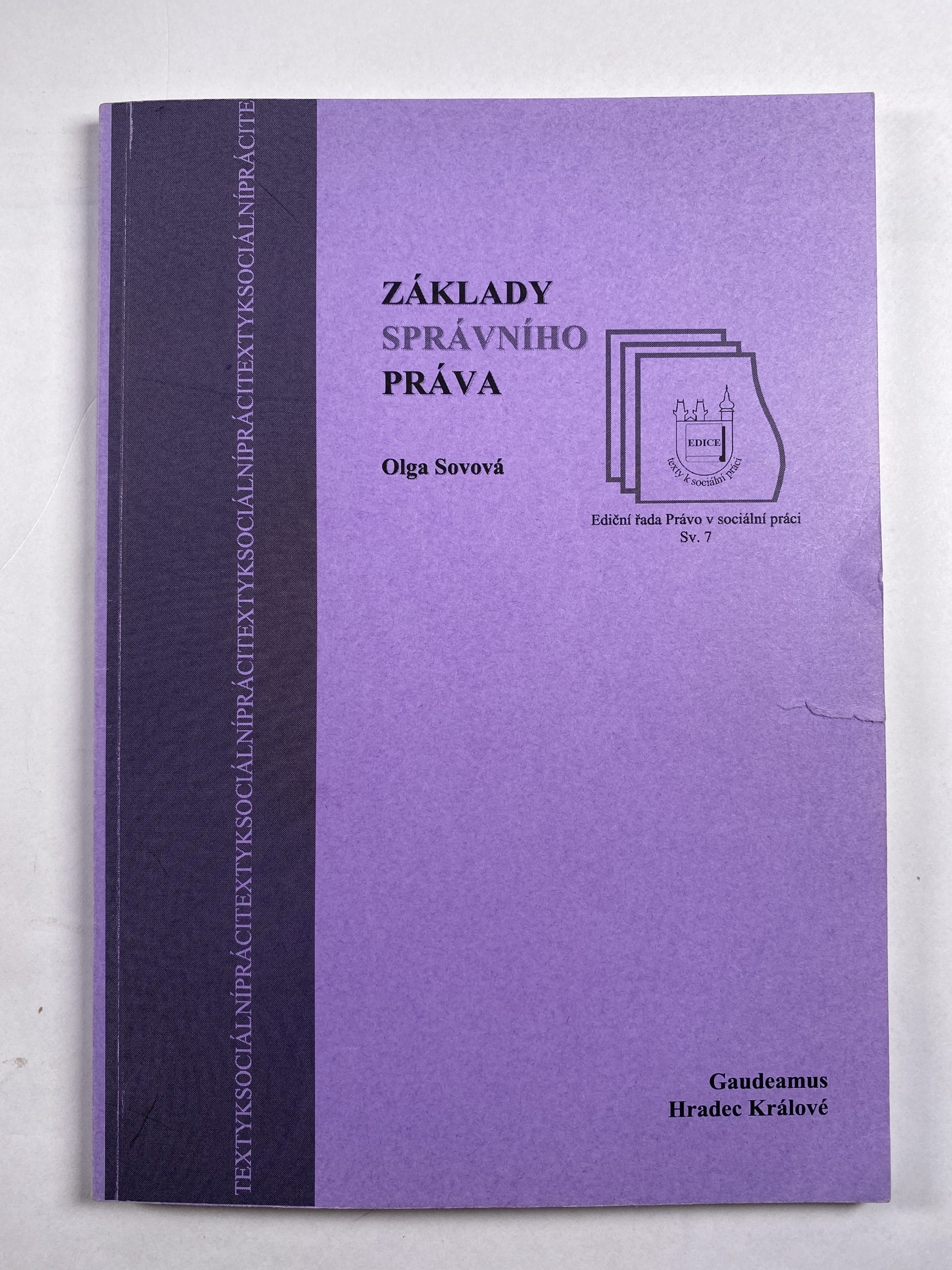Levně Základy správního práva Měkká (fialová)